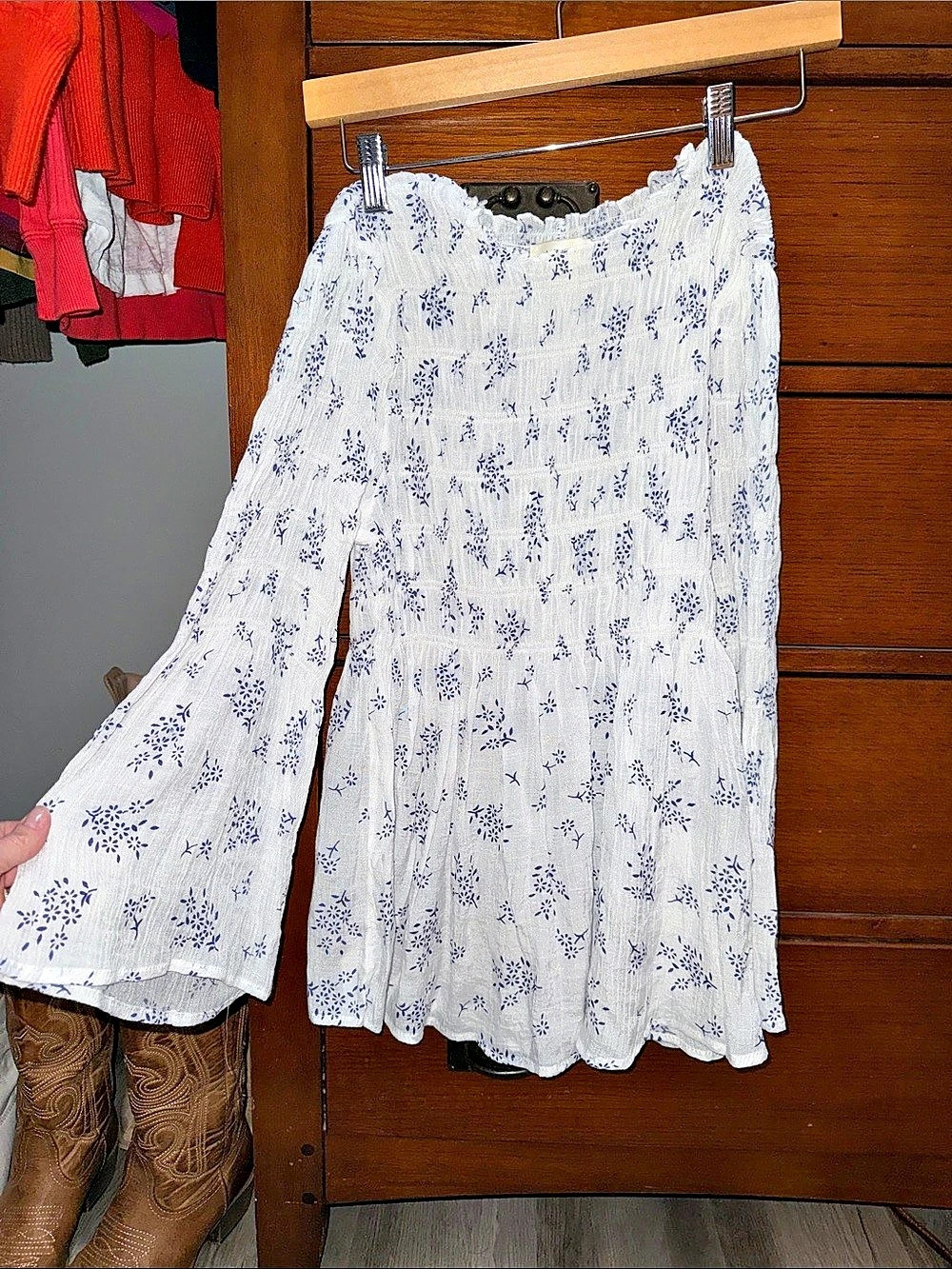 Floral Blouse in White & Blue Size Medium